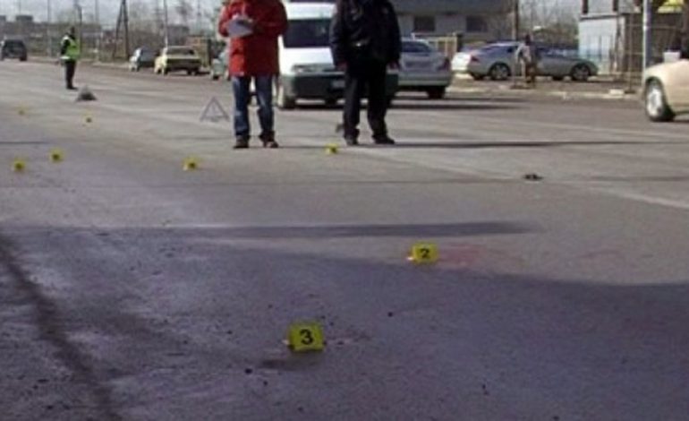 AKSIDENT NË ELBASAN/ Makinat përplasen me njëra tjetrën, plagoset 20 vjeçarja