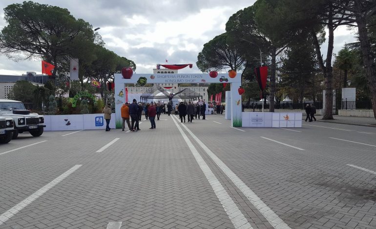 “SHQIPËRIA PUNON TOKËN”/ Për të dytin sezon rradhazi hapet panairi i produkteve vendase në Tiranë (FOTO)