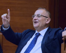 PAKETA PËR "CHECK UP"/ Cilit Petrit Vasili ti besojmë, opozitarit të 2018 apo qeveritarit të 2015?