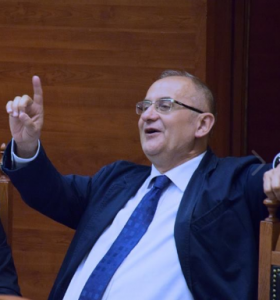 PAKETA PËR “CHECK UP”/ Cilit Petrit Vasili ti besojmë, opozitarit të 2018 apo qeveritarit të 2015?