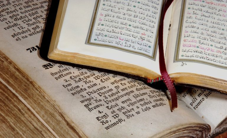 “TË HIQEN KUR’ANI DHE BIBLA NGA SALLAT E GJYQEVE”/ Urdhri i komunistëve në vitin 1947