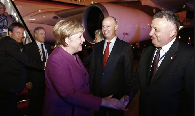 TAKIMI ME NETANYAHUN/ Merkel mbërrin në Izrael për të rifilluar bisedimet ndërqeveritare
