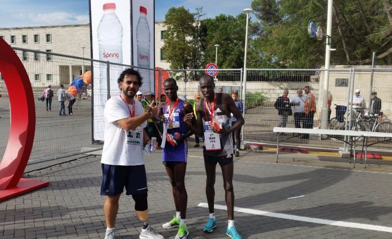 MARATONA E TIRANËS/ Përfundon gara, triumfojnë dy vrapuesit nga Kenia (FOTO)