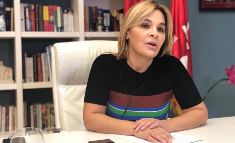 “MONA SI SKLLAVJA IZAURA”/ Kryemadhi i përgjigjet Ramës: Laucjo e krreu kokën e vet…