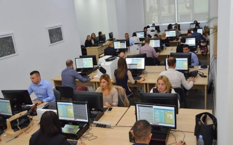PUNËSIMET NË ADMINISTRATË/ DAP shpall vendet e lira, ja ku mund të aplikoni