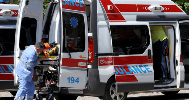 NDODH NË KORÇË/ Babai dhunon vajzën 16-vjeçe. Ajo kundërpërgjigjet me thikë, bën të atin për spital….