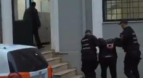 SHPËRNDANTE DROGË NËPËR SHKOLLA/ Arrestohet në flagrancë i RIU në Librazhd (EMRI)
