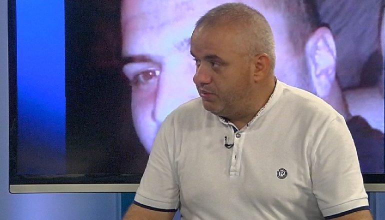 ATENTATI TEK ISH BLLOKU/ Artan Hoxha: Ervis Martinaj i plagosur ka hyrë në…