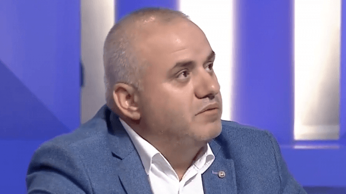 “I VUNË PISTOLETËN NË KOKË DHE…”/ Artan Hoxha tregon ngjarjen e frikshme për…