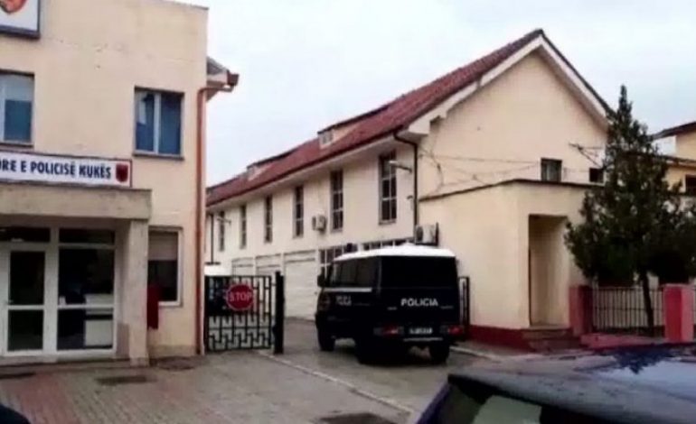 NËNA ME DJALIN RRIHEN ME BABAIN/ “Palët” denoncojnë njëra-tjetrën për dhunë
