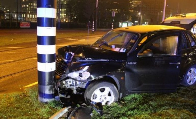NDODH NË DURRËS/ Shoferit 33-vjeçar pa patentë “i del shtylla përpara”. Plagoset…