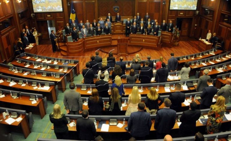 E FUNDIT/ 101 deputetë votojnë për ushtrinë e Kosovës
