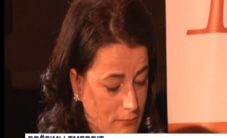 NËNA KOSOVARE BËN ME KURAJO RRËFIMIN E “TMERRIT”/ Isha 16 vjeçe kur serbët më futën në një makinë…