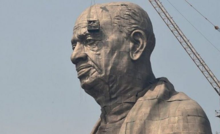 E PABESUEHSHME/ India ngre statujën më të gjatë në botë