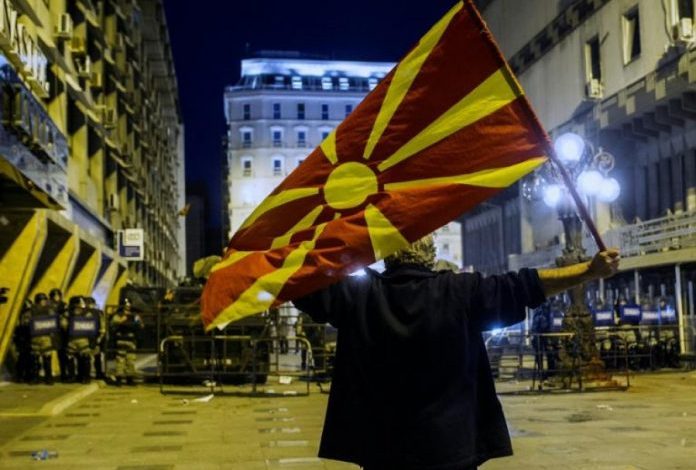 EMRI I MAQEDONISË/ Qeveria dorëzon në Parlament draftin për ndryshimet kushtetuese