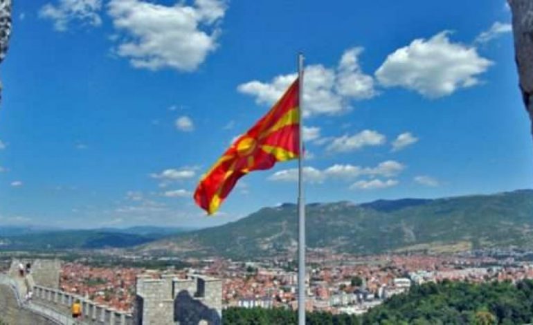 EMRI I RI/ Maqedoni, vazhdojnë konsultimet për ndryshimet kushtetuese, formohet grup i ri parlamentar