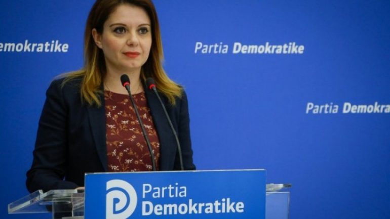 VIZITA TE FAMILJA HYSENAJ/ Deputetja e PD: Kjo është e vërteta, jo ajo që thotë qeveria