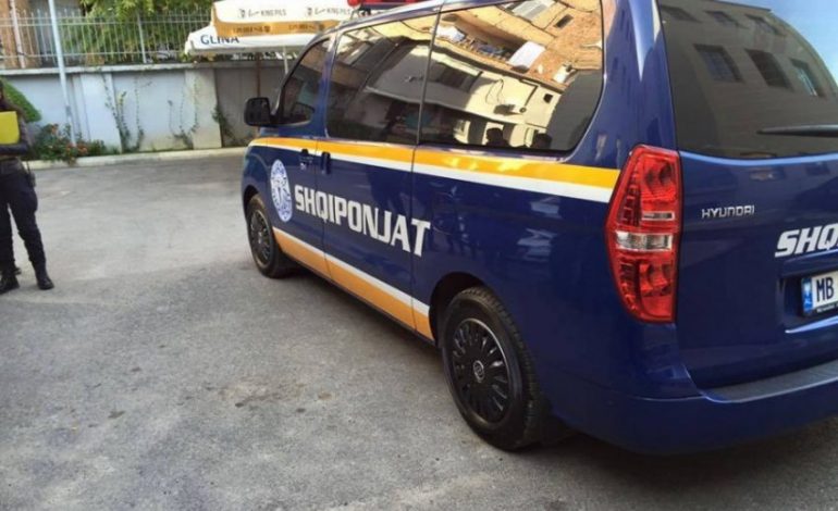 TJETËRSUAN 6.8 HEKTARË TOKË/ Dalin pamjet e arrestimit të ish punonjësve të Hipotekës (VIDEO)