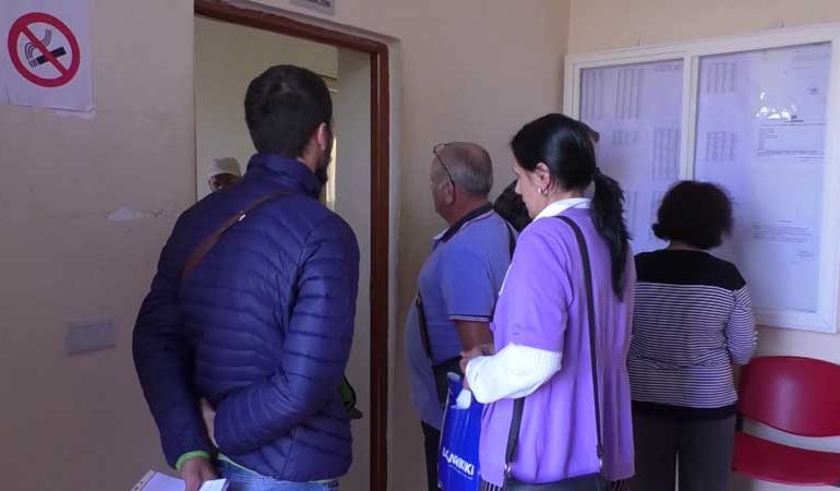 NË RRADHË PËR LEGALIZIM/ Në Vlorë në pritje prej vitesh për ndërtimet problematike