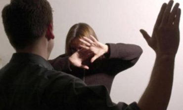 NUK NDALET DHUNA NË FAMILJE/ Rrihte KEQ çdo ditë GRUAN. 29 vjeçari e pëson kur…