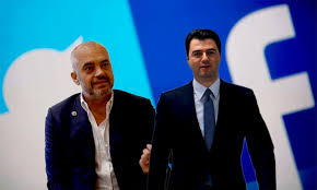 “LËRI REAGIMET TRIMËRORE”/ Rama për Bashën: Tregoju pak shqiptarëve kush të lidhi me poetin…