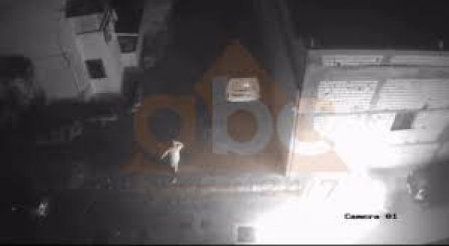 DALIN PAMJET/ Shikoni si i vihet flaka makinës së GRUAS në Tiranë. I riu e spërkat… (VIDEO)