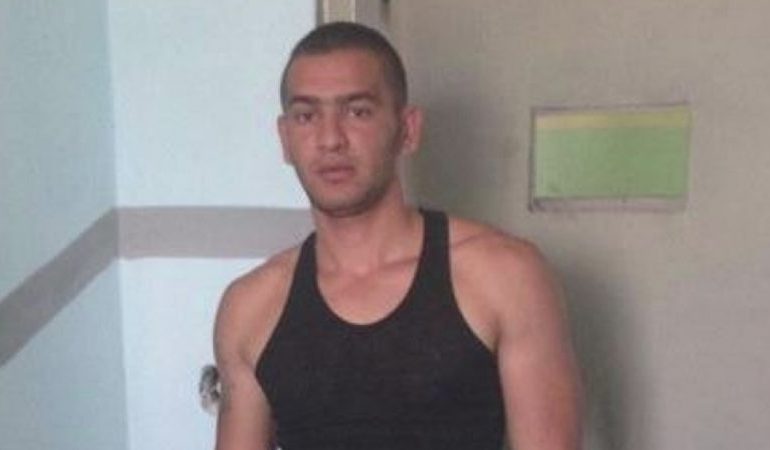 MBYLLET HETIMI/ Humbi jetën në komisariatin e Korçës. Zbulohet nëse u ushtrua dhunë ndaj 27-vjeçarit