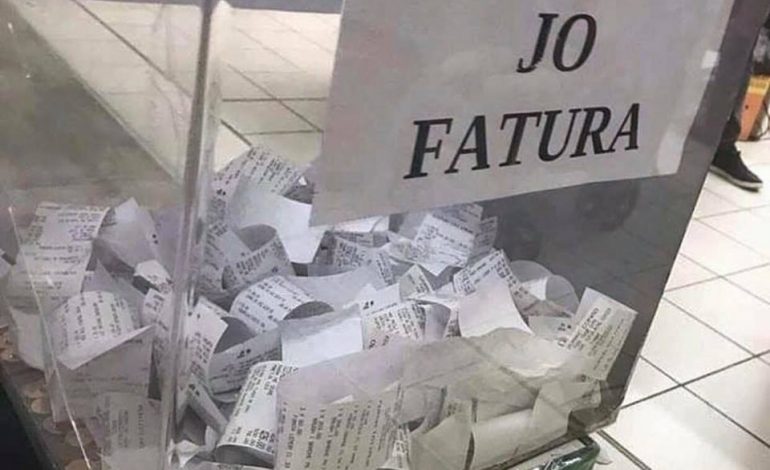 “JO FATURA”/ Solidarizimi i shqiptarëve në një FOTO!