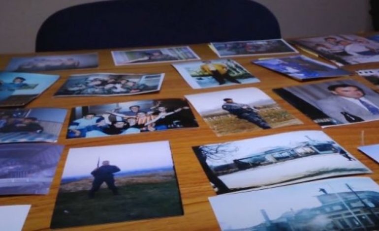 DËSHMI TË REJA RRETH LUFTËS SË KOSOVËS/ Gratë gjakovare identifikojnë 500 serbë që kryen krime lufte
