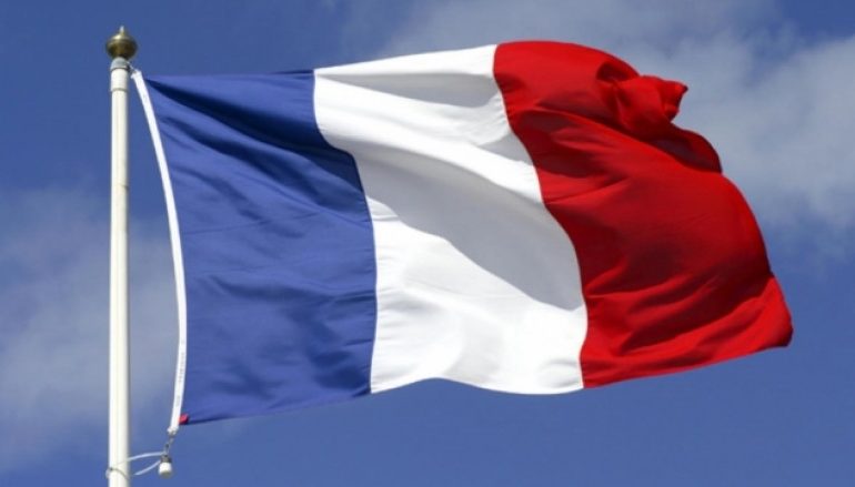 AMBASADA FRANCEZE/ Pret që diskutimet në Kuvend të çojnë në ndryshimin e…