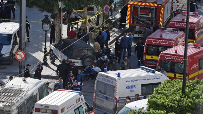 KAMIKAZJA TRONDIT QYTETIN/ Gruaja hedh veten në erë në qendër të kryeqytetit, plagosen 9 persona