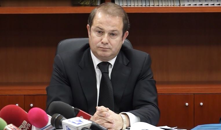 “TJETER HERË ME DJALË”/ Zbardhet mbledhja me dyer të mbyllura. Si mori dy vjet leje prindërore Gjin Gjoni