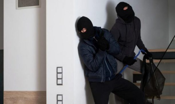 TJETËR GRABITJE ME ARMË/ Punonjësi i postës në Kukës bie në “kurthin” e hajdutëve. Shpëton pas…