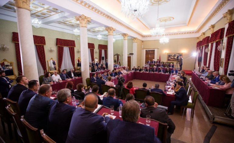 NESËR MBLEDHJA E GRUPIT PARLAMENTAR TË PS/ Çfarë pritet të ndodh. Rama…