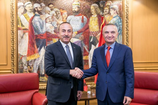 “MIRËNJOHJE PËR MBËSHTETJEN NDAJ SHQIPËRISË”/ Presidenti Meta takon Ministrin e Jashtëm turk