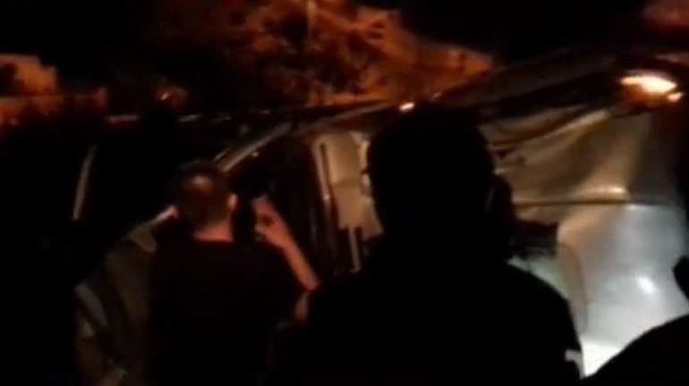 AKSIDENTI ME VDEKJE NË SURREL/ Makina nxirret nga humnera, pamje të rënda (VIDEO)