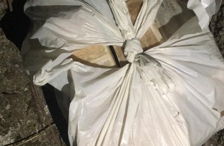 KONTROLLI FUNDOS TË RIUN NGA KAMZA/ I gjenden 14 kallëpe tritoli. I kishte fshehur në… (EMRI)