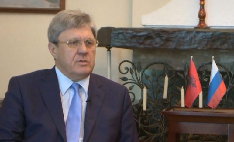 VIZITA NË BERAT/ Ambasadori Karpushin: Marrëdhëniet Shqiptaro-Ruse të dobëta