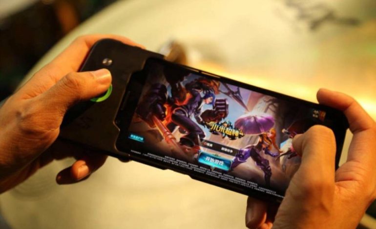 I DEDIKUAR PËR VIDEO-LOJËRA/ Xiaomi nxjerr në treg telefonin e ri “Black Shark”
