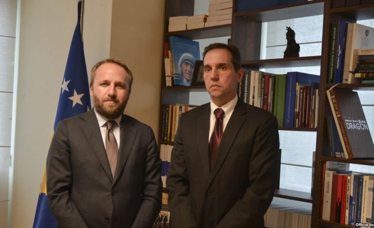 NJË VIZITË E PAPRITUR PËR KOSOVËN/ Kryeprokurori i Posaçëm viziton Prishtinën