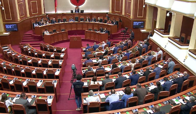 ORGANET E VETTINGUT/ Mazhoranca miraton tre projektvendimet për buxhetin e tyre