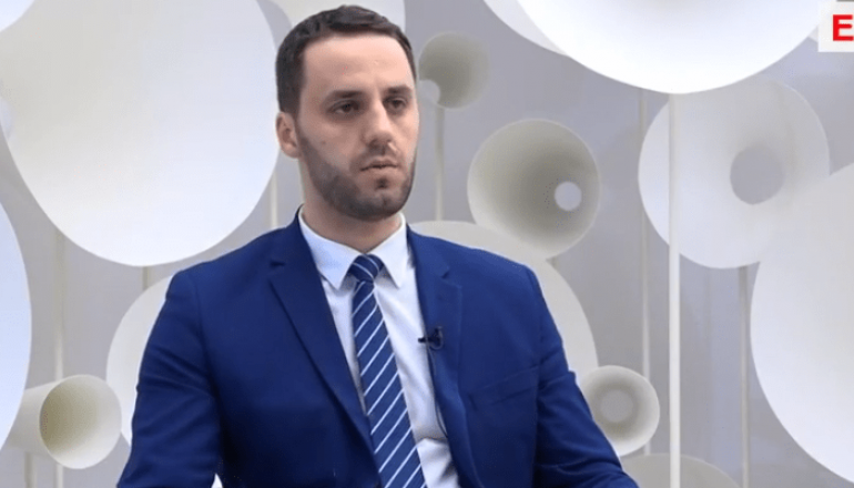 “GRUPI I SHIJAKUT VEPRONTE PREJ 17 VITESH”/ Zv.ministri Brendshëm: Do arrestohen grupe të tjera