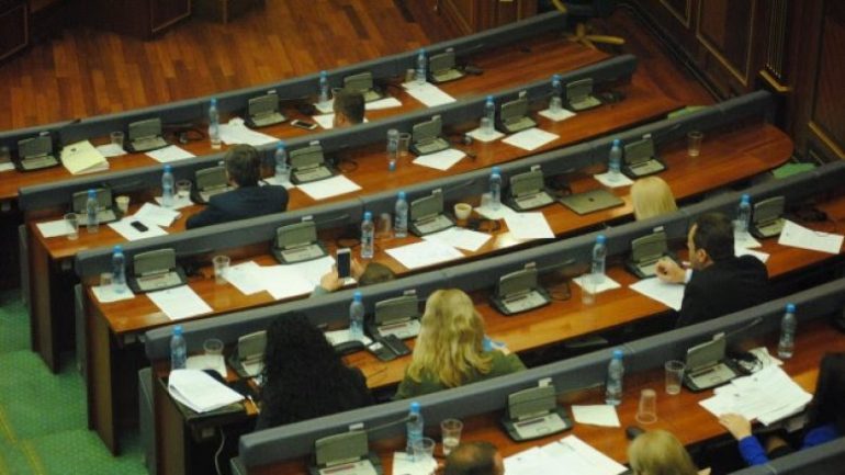 DIALOGU NË KOSOVË/ Partitë nuk gjejnë konsensus, shtyhet projekt-rezoluta