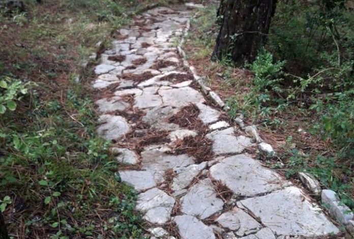 SHTEGU I ÇEZARIT, “BUSULL” PËR TURISTËT/ Klosi: Risjell një nga ngjarjet historike më të përmendura