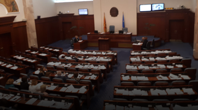 NDRYSHIMET KUSHTETUESE/ BE dhe NATO përshëndesin votimin në Maqedoni