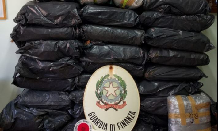190 KG MARIJUANË/ Si u kapën DY shqiptarët. Dalin pamjet nga AKSIONI ku u sekuestruan edhe…