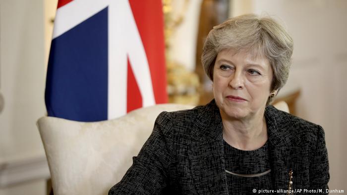 REFUZIMI I MARRËVESHJES BREXIT/ May: Deputetët e BE bëjnë lojëra politike