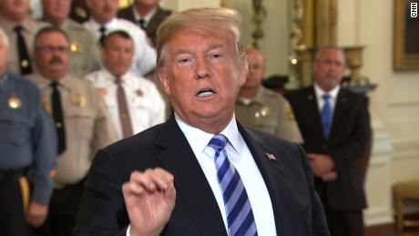 TRUMP NUK LËKUNDET NGA IDEJA E TIJ/ Kërcënon me mbylljen e kufirit me Meksikën