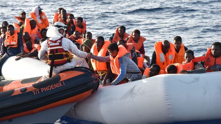 EMIGRANTËT NGA AFRIKA/ Shpëtohen 466 persona nga autoritete spanjolle