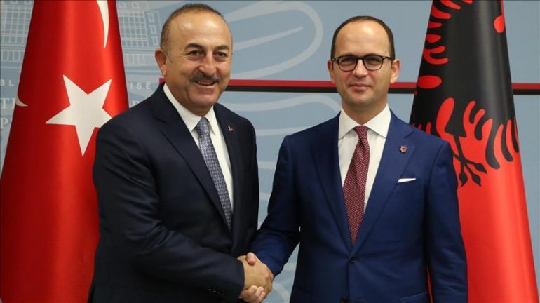VIZITA E MINISTRIT TURK/ Çavusoglu: Do të rrisim investimet në shëndetësi